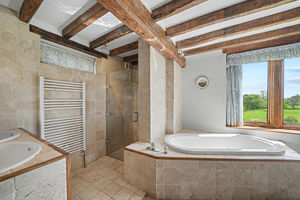 En Suite- click for photo gallery